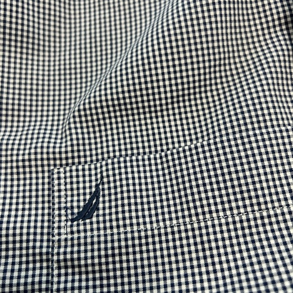 Nautica Men’s Short Sleeve Button Down
Size 2XL - Picture 4 of 8